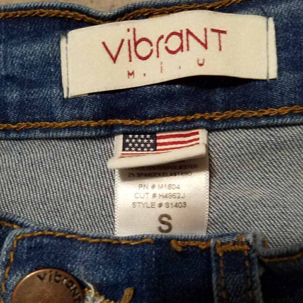 Vibrant Distressed Jean Shorts size Small - Picture 2 of 10